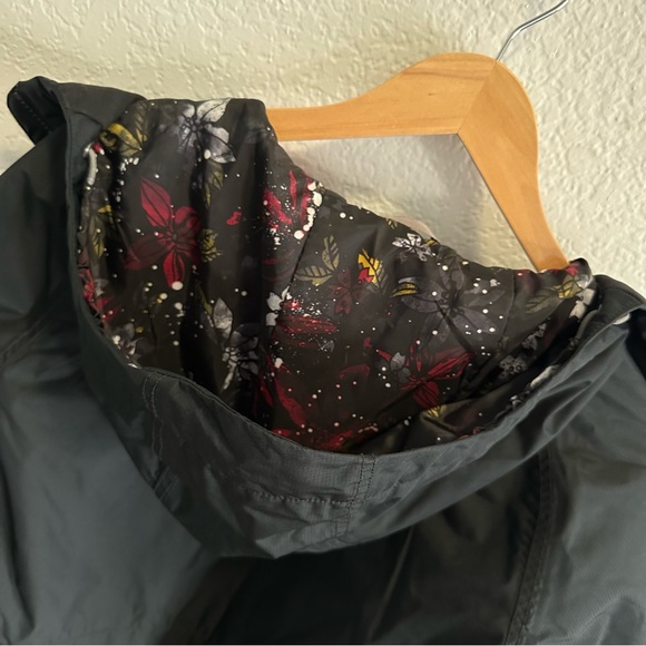 Nike Waterproof Snow Jacket - Black Red Floral - Small - Picture 3 of 9
